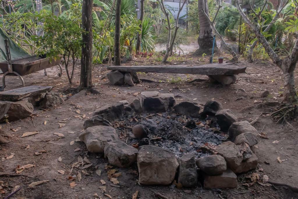 Black Wood Vandrarhem Koh Tao Exteriör bild